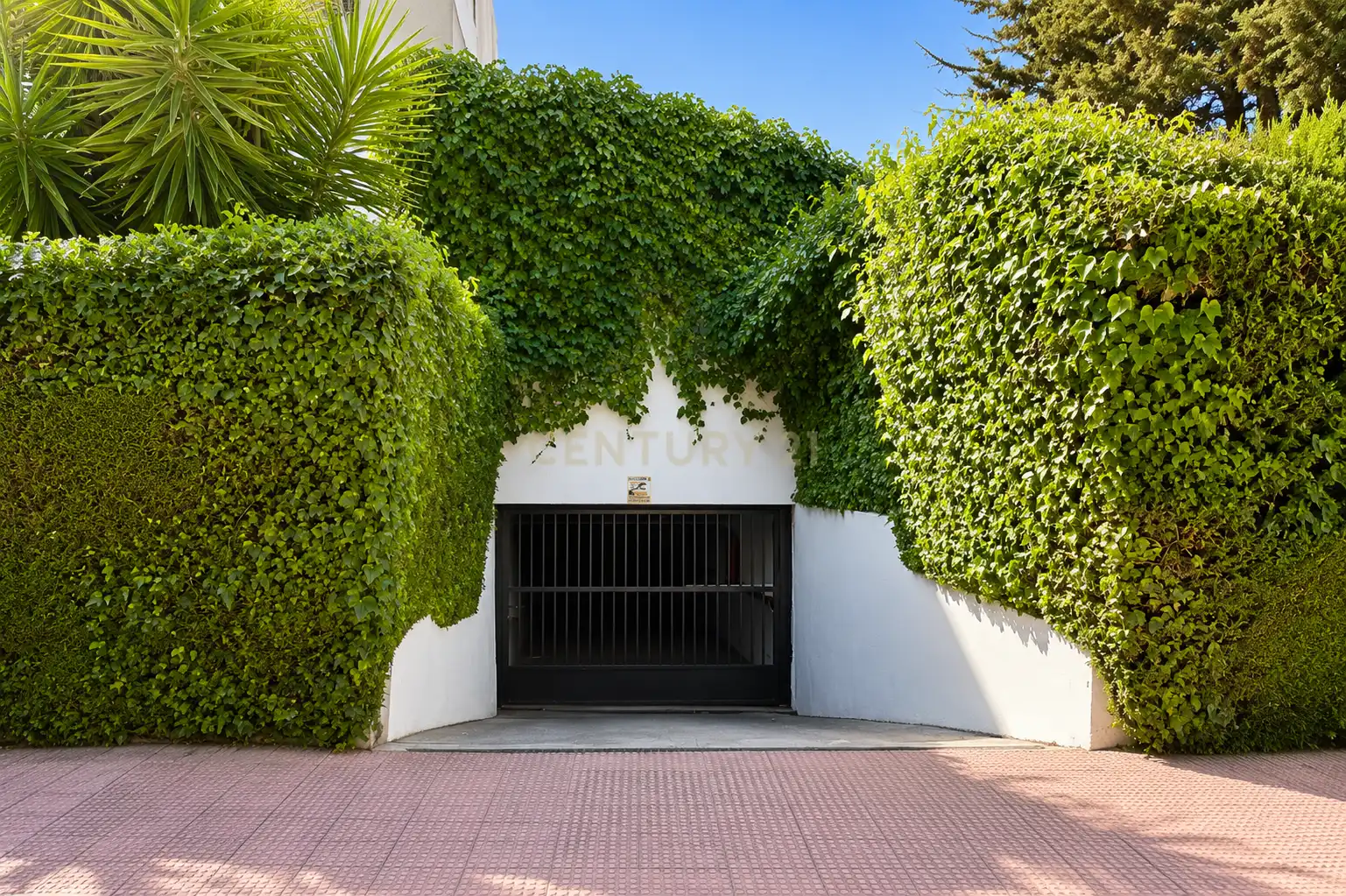 Vista exterior de Dúplex en venta en Marbella con Aire acondicionado, Jardín privado y Trastero