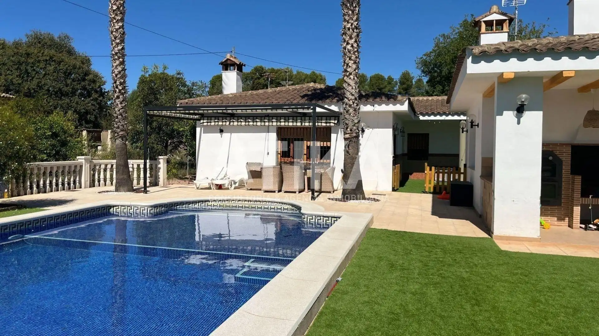 Garden of Houses for sale in Ontinyent  with Air Conditioner, Private garden and Parquet flooring