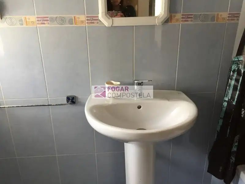 Baño de Piso de alquiler en Santiago de Compostela  con Amueblado