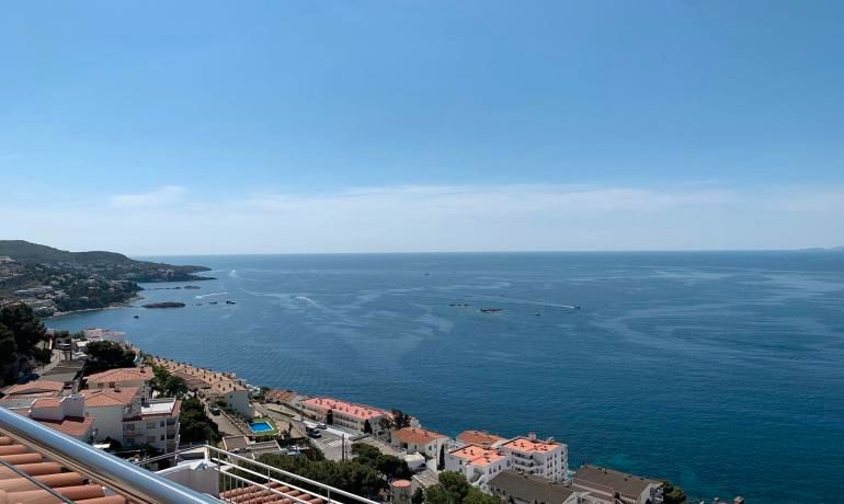 Exterior view of Apartment for sale in Roses  with Air Conditioner, Heating and Terrace