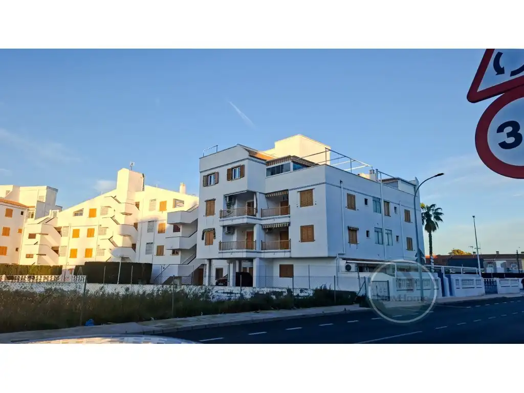 Vista exterior de Àtic en venda en Santa Pola amb Jardí privat, Terrassa i Piscina comunitària