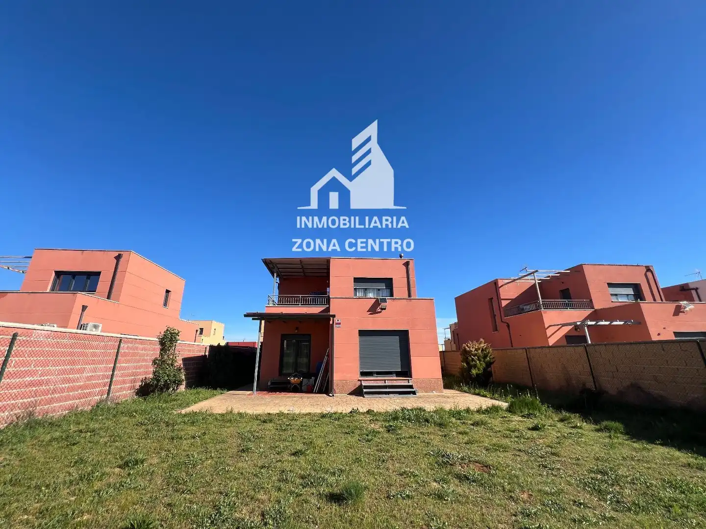 Vista exterior de Casa o xalet en venda en Grijota amb Calefacció, Jardí privat i Terrassa