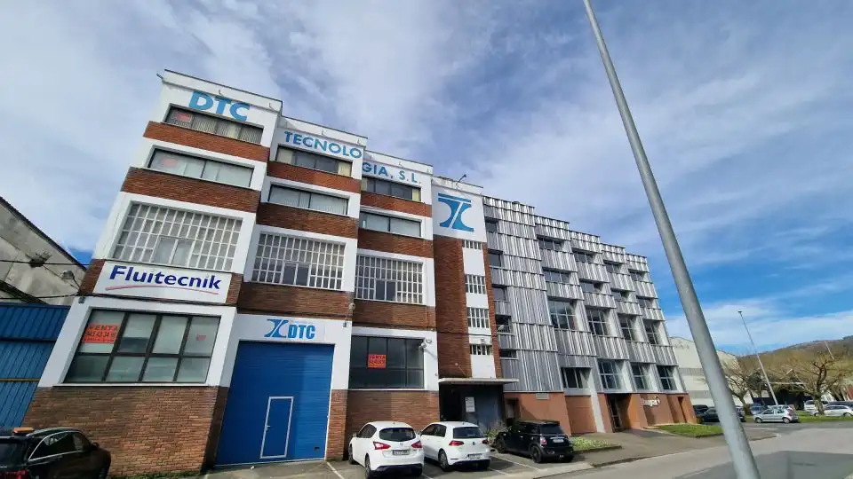 Vista exterior de Nave industrial en venta en Usurbil