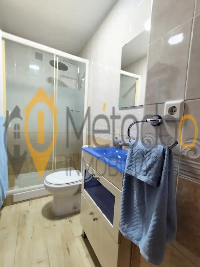 Bathroom of Flat for sale in Sevilla  with Air Conditioner, Heating and Furnished