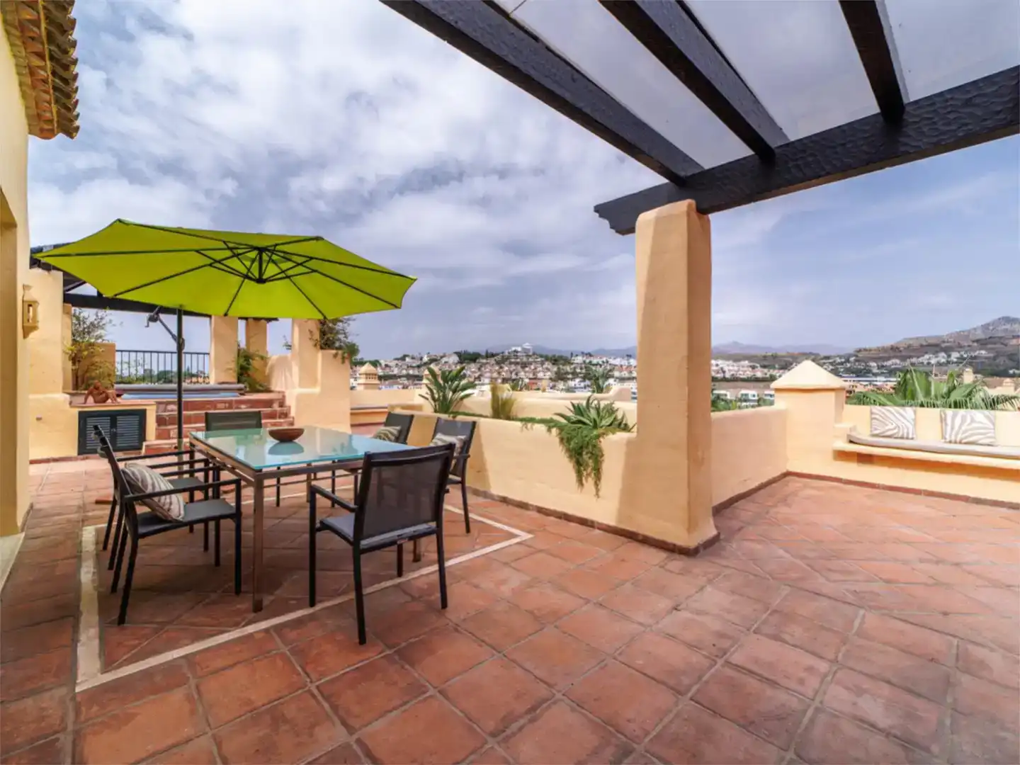 Terrasse von Dachboden zum Verkauf in Estepona mit Klimaanlage
