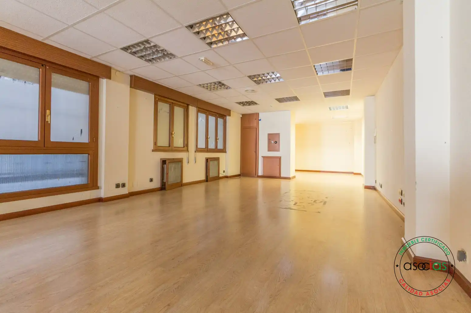 Büro zum Verkauf in Avilés mit Heizung
