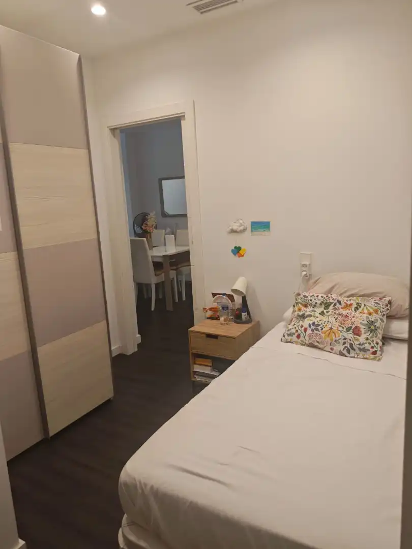 Schlafzimmer von Erdgeschoss zur Miete in Cornellà de Llobregat mit Klimaanlage, Heizung und Möbliert