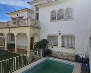 Vista exterior de Casa o xalet en venda en  Córdoba Capital amb Aire condicionat, Calefacció i Jardí privat