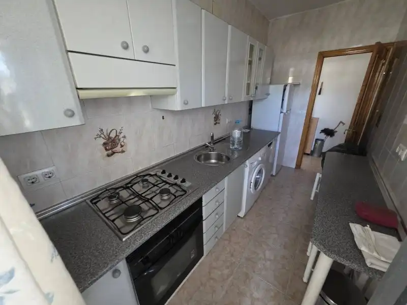 Küche von Wohnung zum Verkauf in Plasencia mit Klimaanlage, Privatgarten und Terrasse