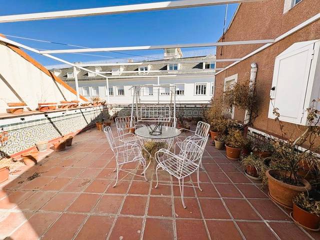 Edificio en Venta en Calle de la Divina Pastora en Tres Olivos - Valverde