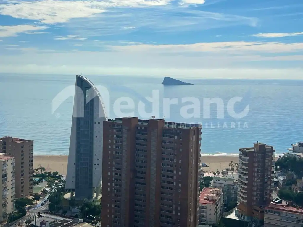 Vista exterior de Pis en venda en Benidorm amb Aire condicionat, Calefacció i Jardí privat