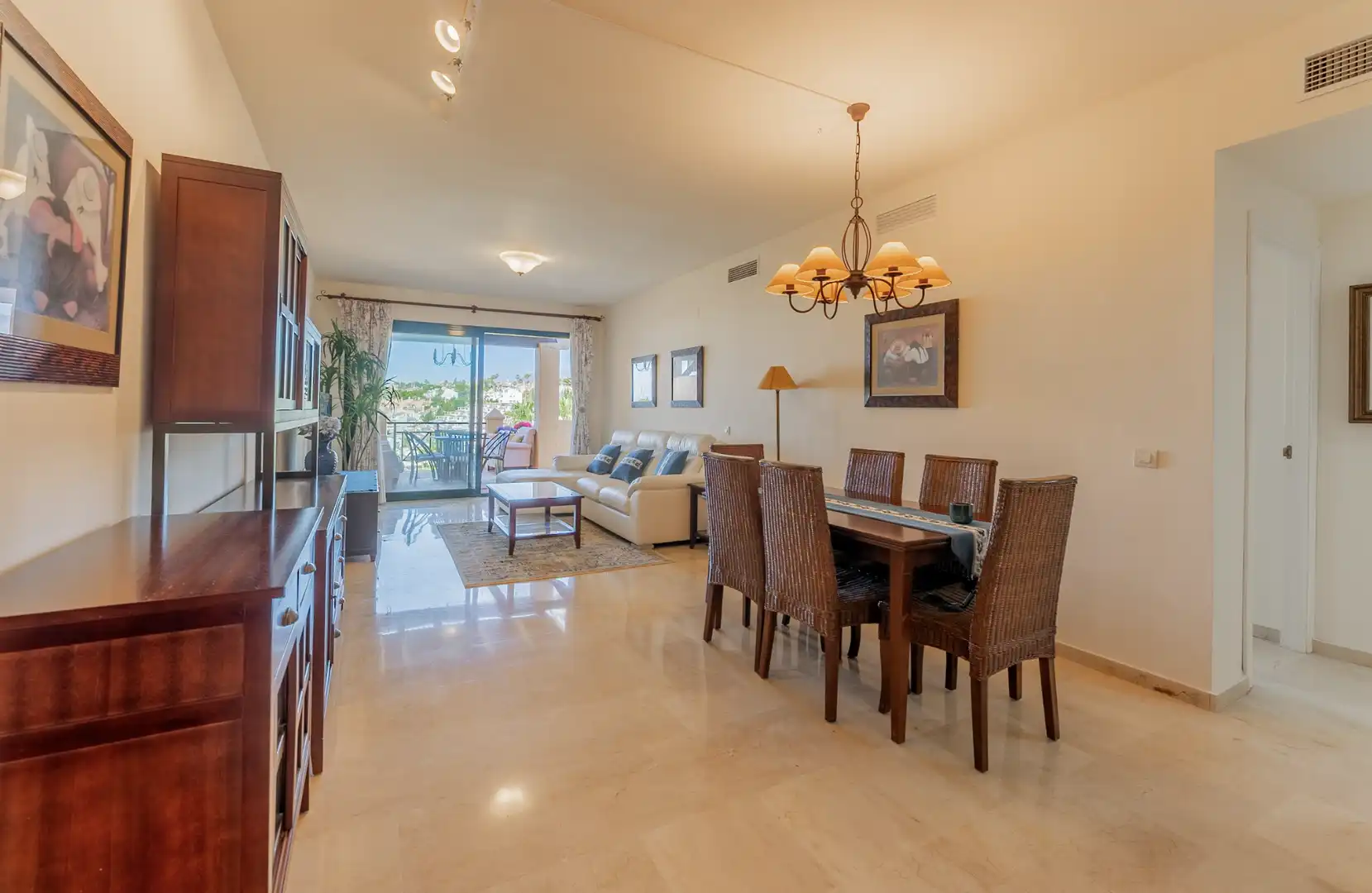Comedor de Apartamento de alquiler en Estepona con Aire acondicionado, Calefacción y Terraza
