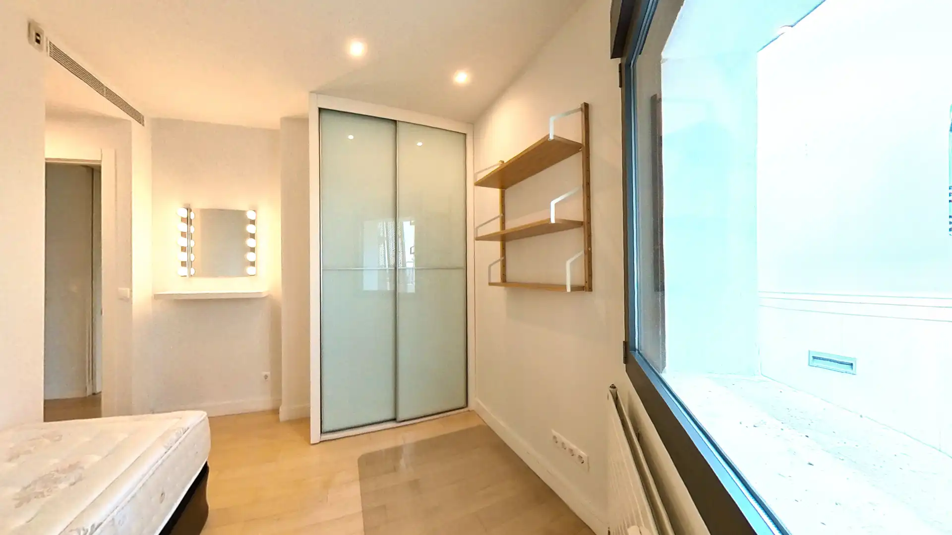 Habitación de Ático de alquiler en Madrid con Aire acondicionado, Terraza y Trastero