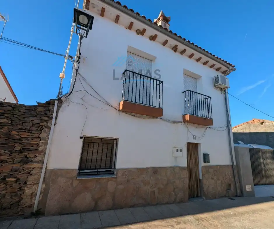 Außenansicht von Haus zum Verkauf in Serrejón, Cáceres