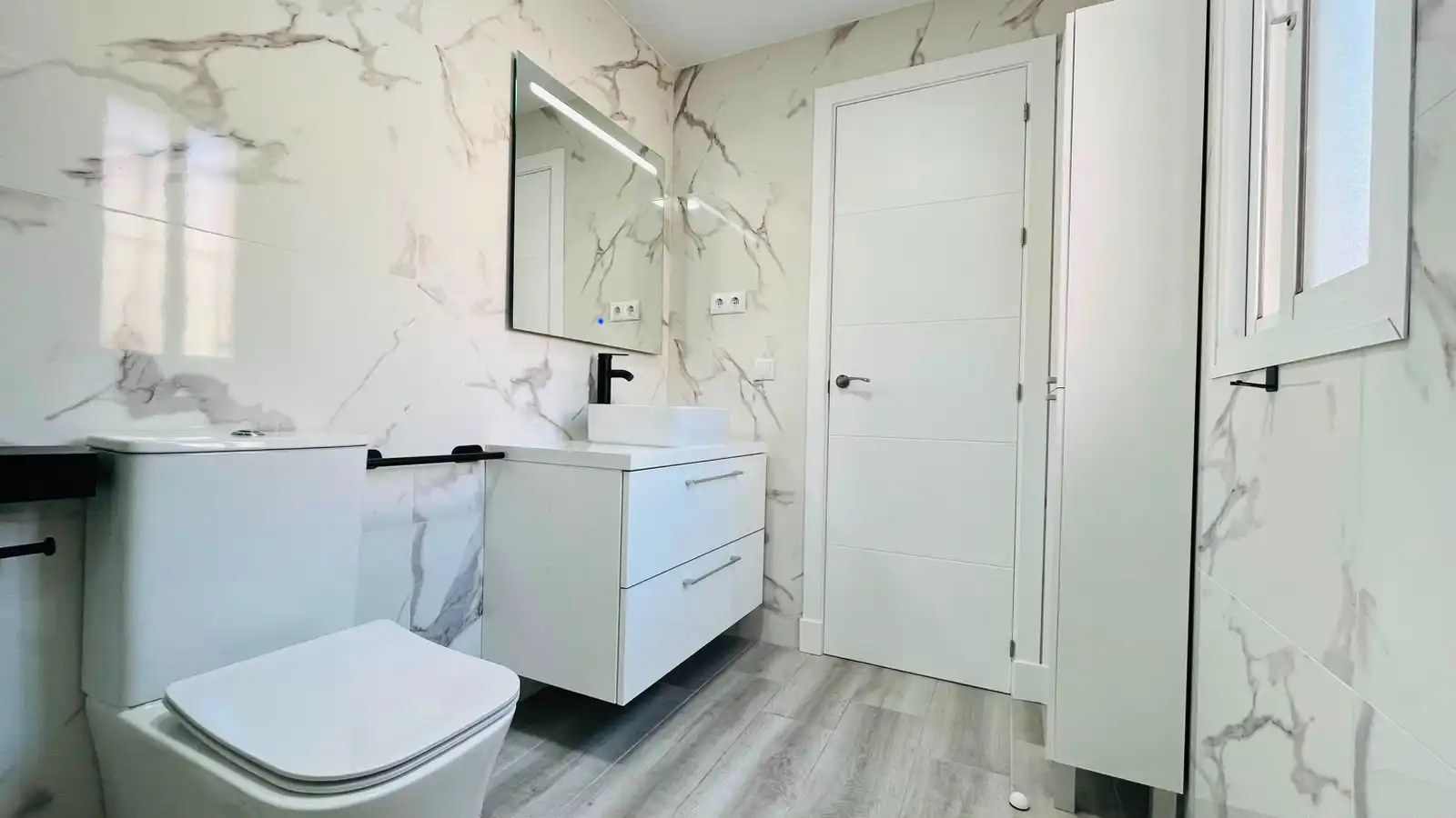 Badezimmer von Wohnung zur Miete in San Fernando mit Klimaanlage, Möbliert und Ofen