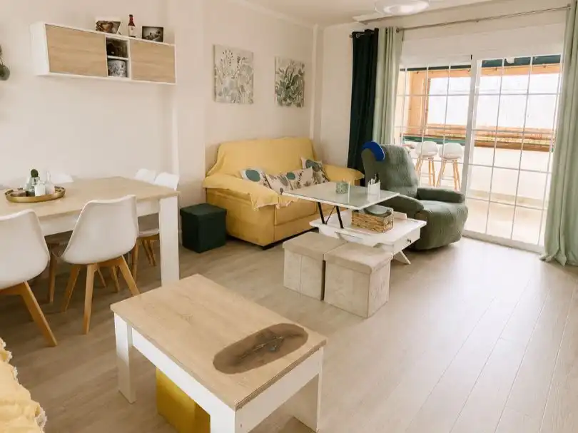 Sala de estar de Casa adosada en venta en Almuñécar con Aire acondicionado, Terraza y Balcón