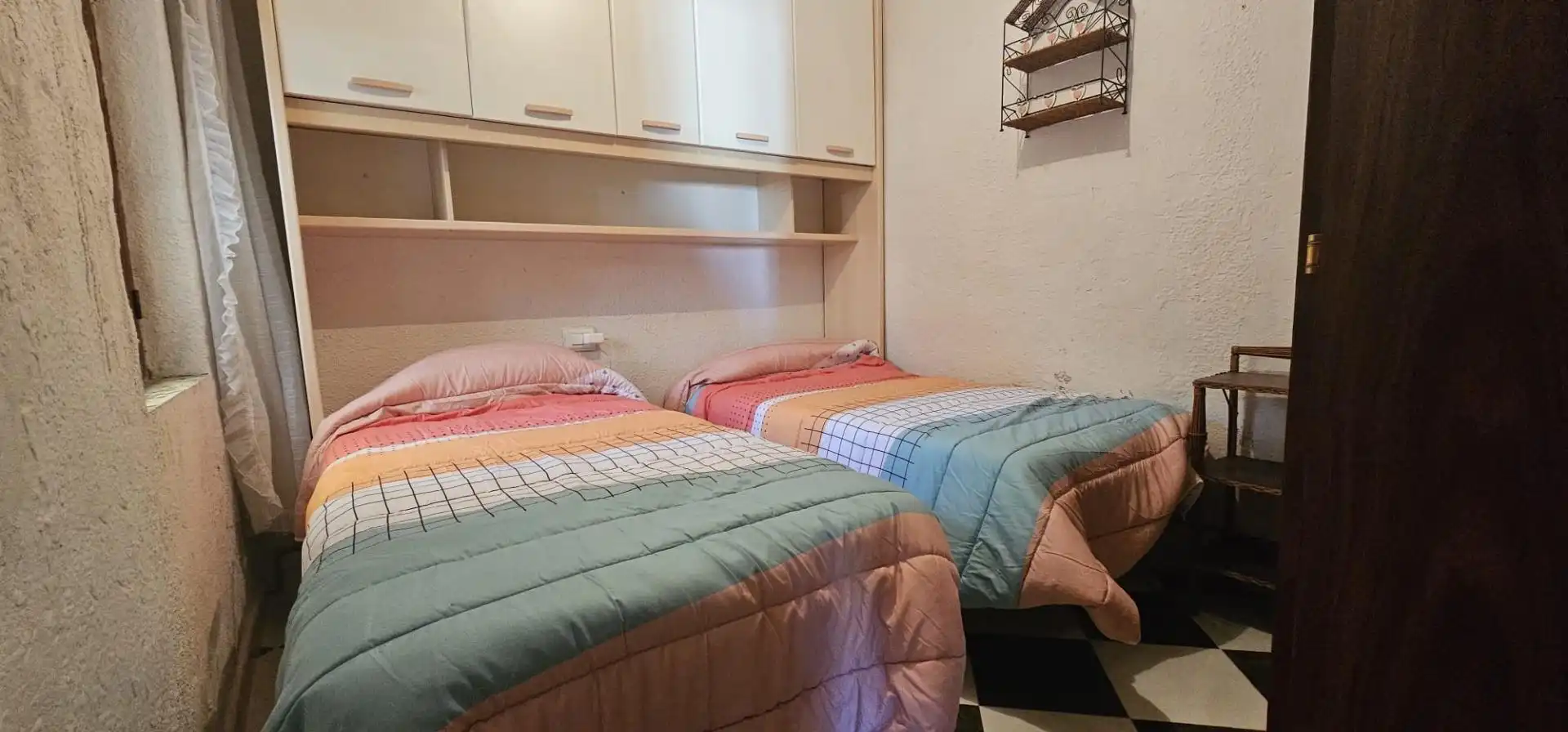 Habitación de Casa adosada en venta en Torrevieja con Jardín privado, Trastero y Amueblado