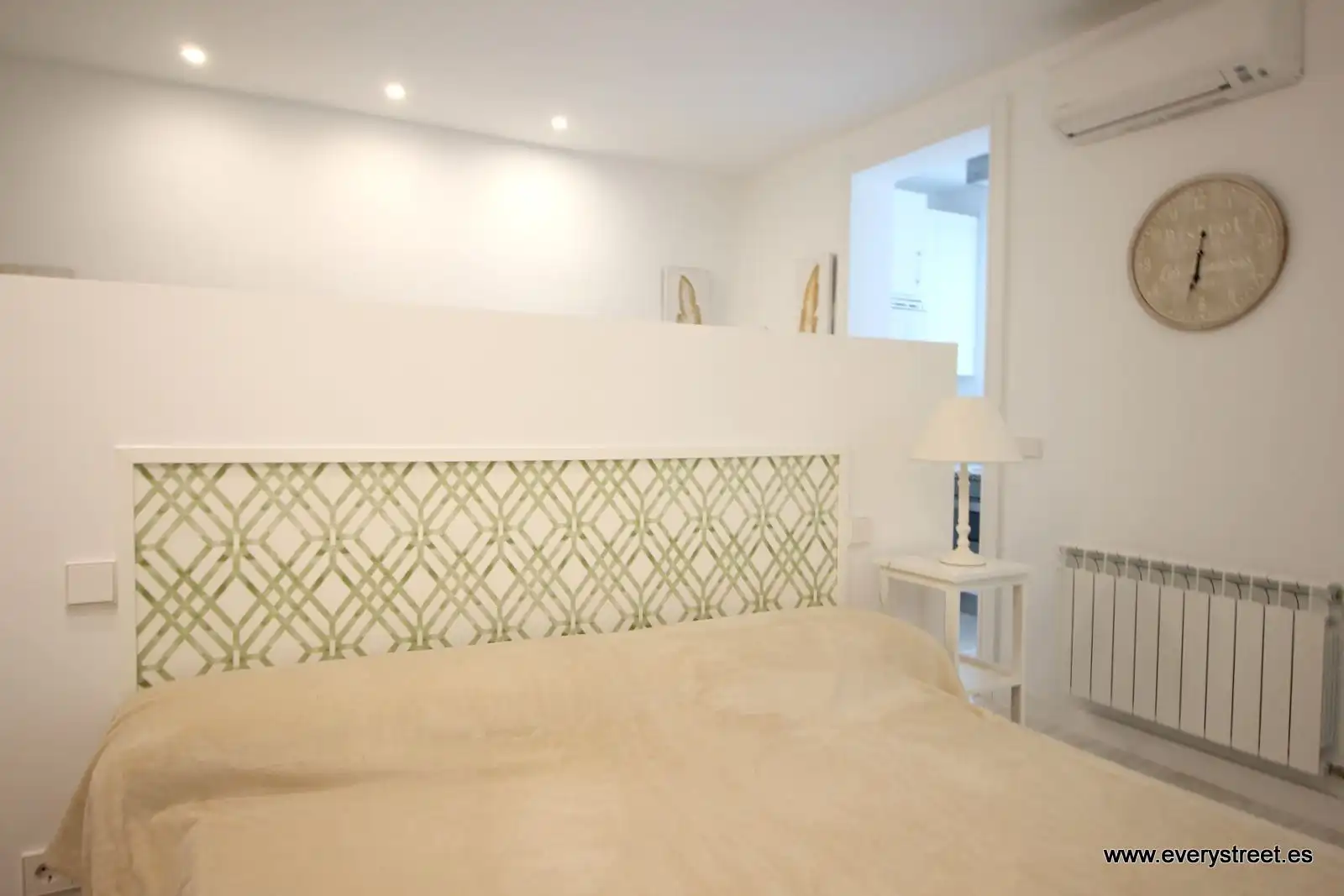 Dormitori de Loft de lloguer en Madrid amb Aire condicionat, Calefacció i Moblat