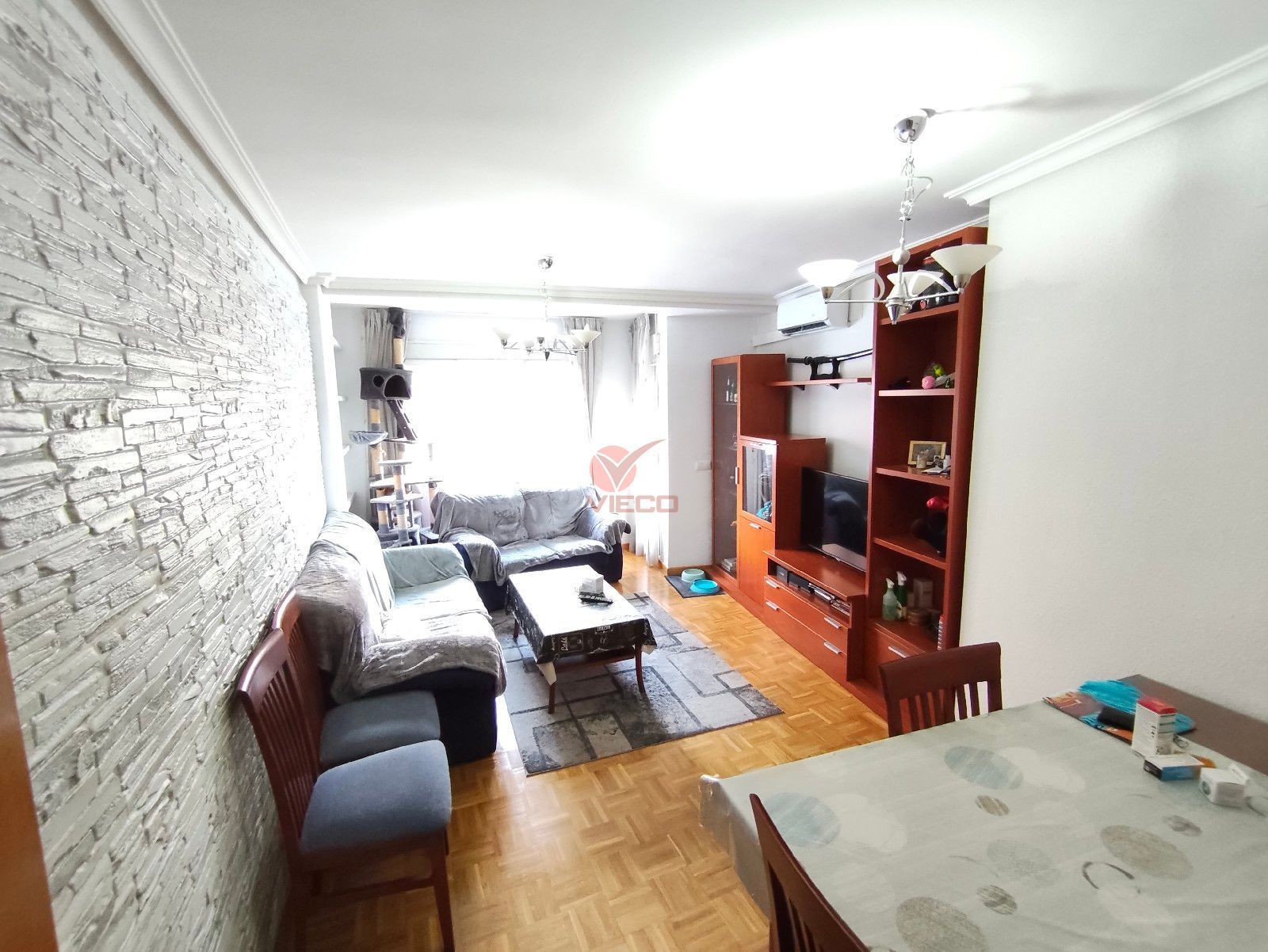 Sala d'estar de Pis en venda en Cuenca Capital amb Calefacció, Terrassa i Traster