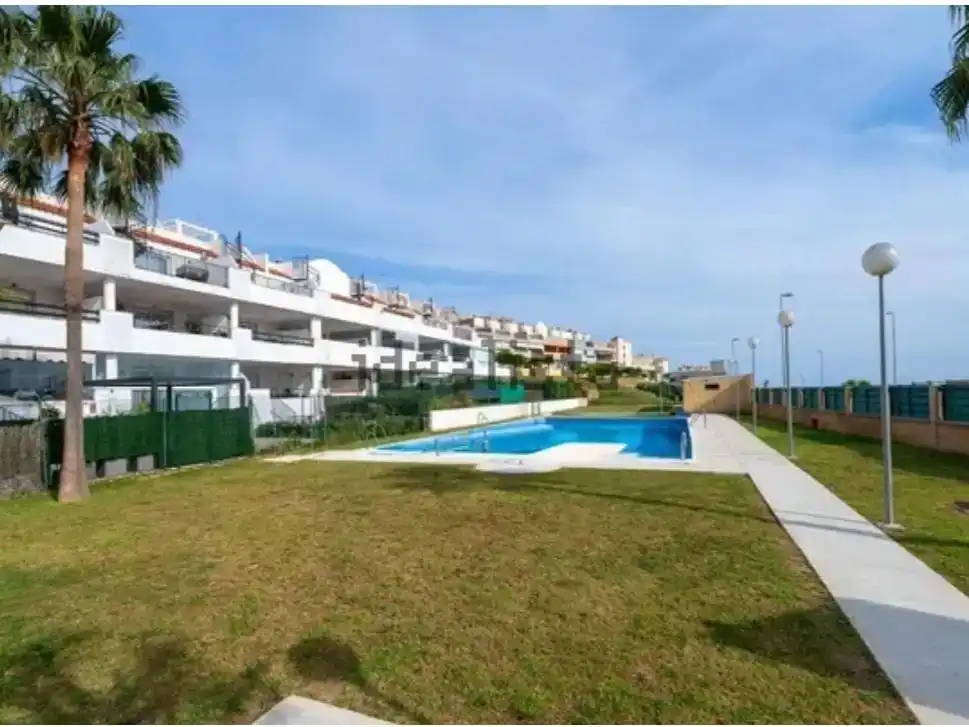 Piscina de Pis en venda en Casares amb Aire condicionat