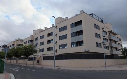 Vista exterior de Pis en venda en Lardero amb Piscina