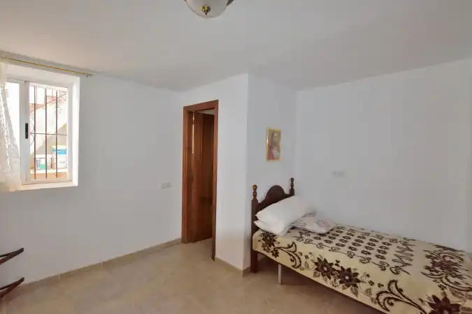 Dormitori de Casa adosada en venda en Faraján amb Terrassa, Traster i Balcó
