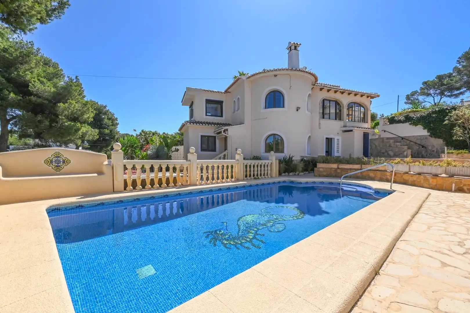 Detached house with pool for sale in La Granadella  - Costa Nova