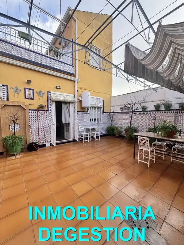 Terrassa de Casa o xalet en venda en Linares amb Aire condicionat, Jardí privat i Terrassa