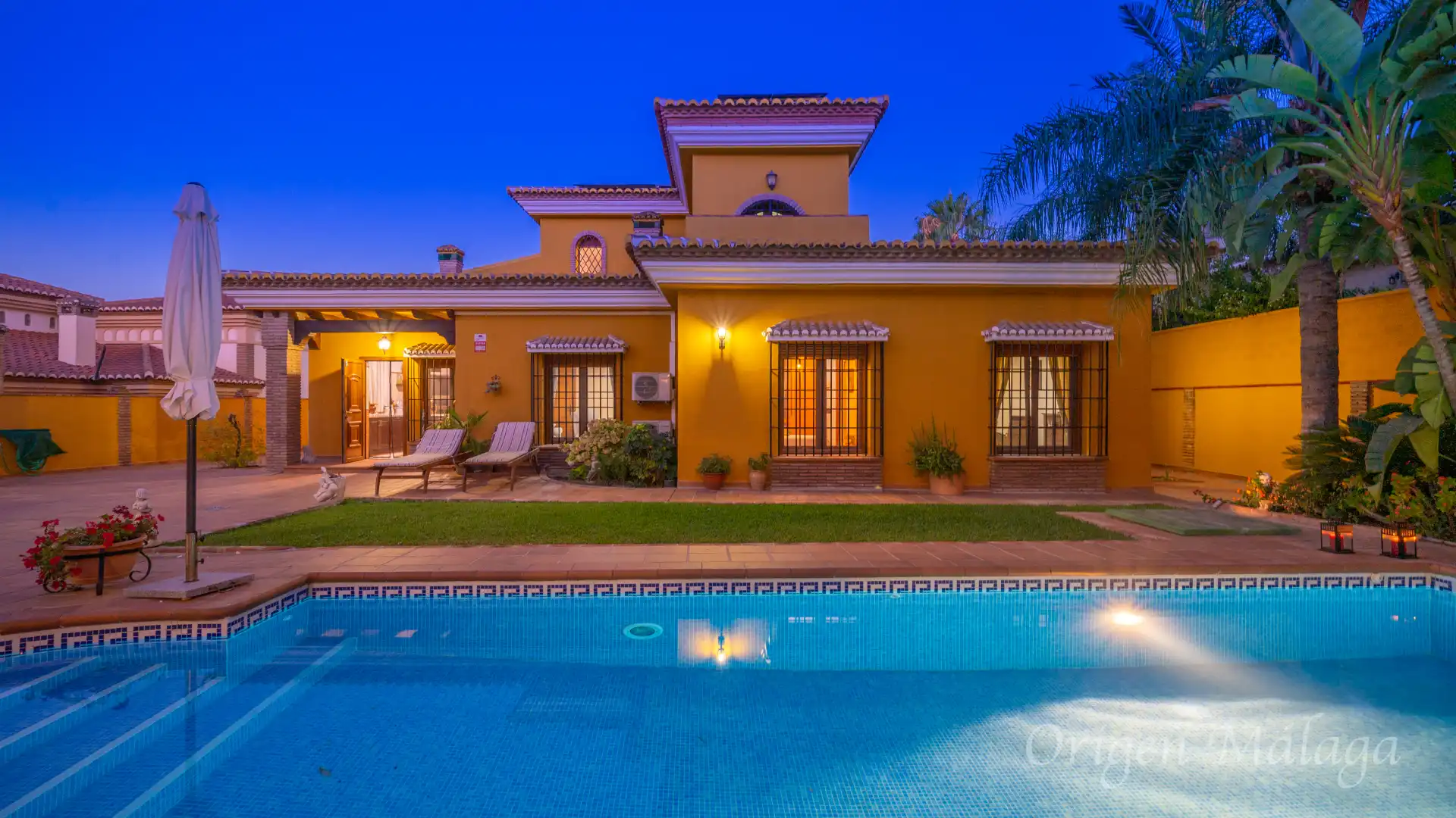Vista exterior de Casa o chalet en venta en Alhaurín de la Torre con Aire acondicionado, Calefacción y Jardín privado