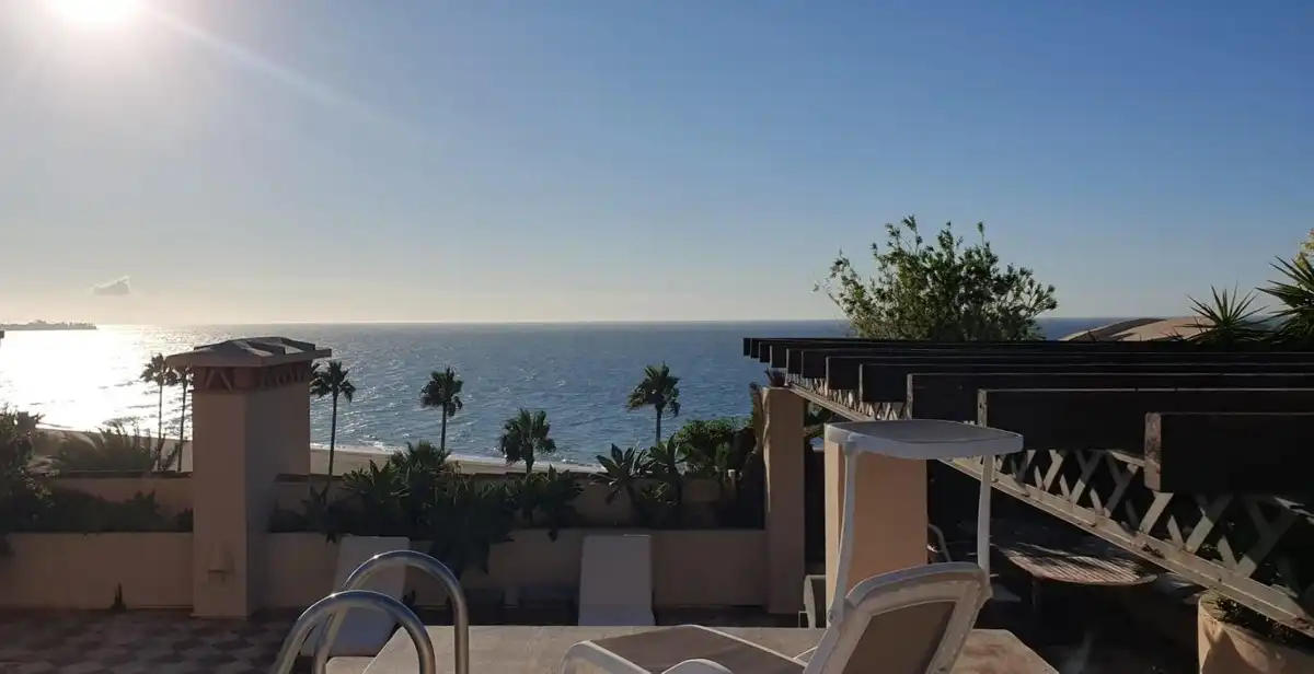 Terrasse von Maisonette zur Miete in Estepona mit Terrasse, Schwimmbad und Gemeinschaftspool