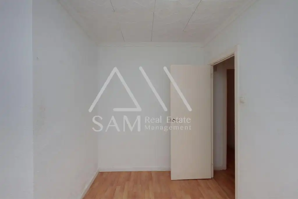 Habitación de Planta baja en venta en Santa Coloma de Gramenet