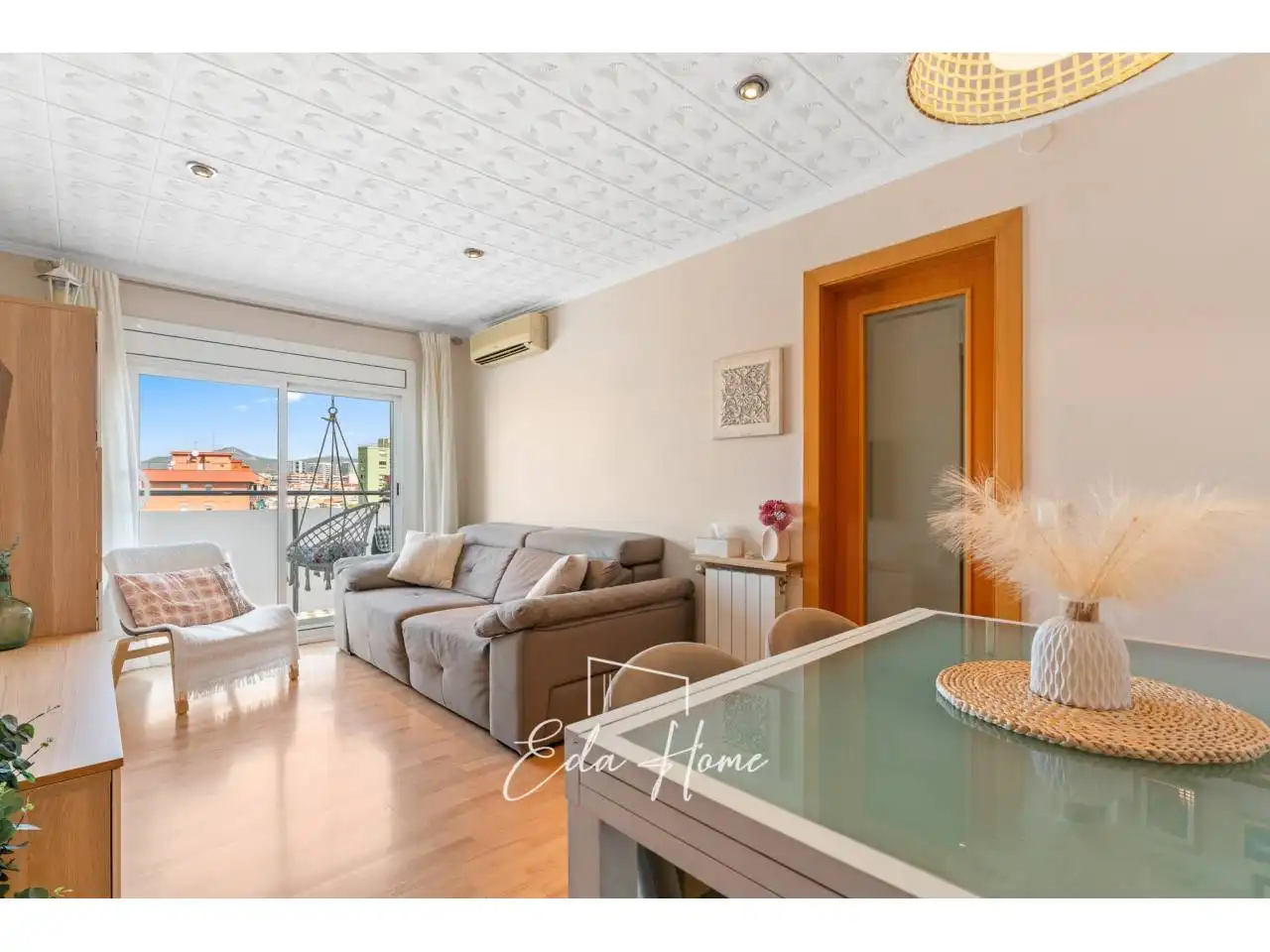 Exterior view of Flat for sale in Cornellà de Llobregat  with Air Conditioner, Heating and Parquet flooring