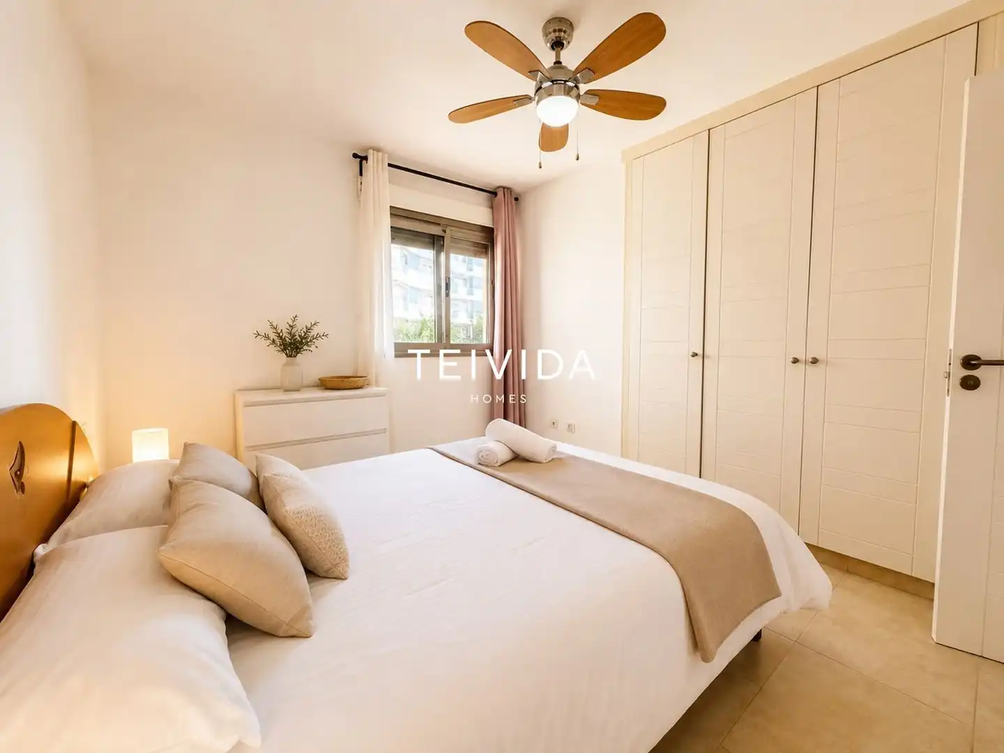 Schlafzimmer von Dachboden zur Miete in Arona mit Terrasse, Schwimmbad und Möbliert