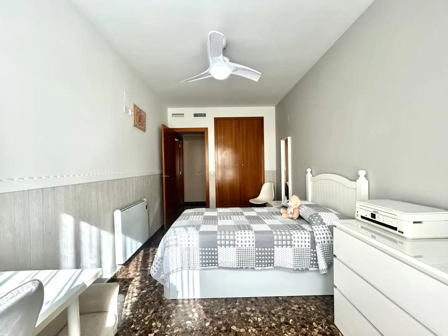 Bedroom of Flat for sale in Silla  with Air Conditioner, Storage room and Swimming Pool