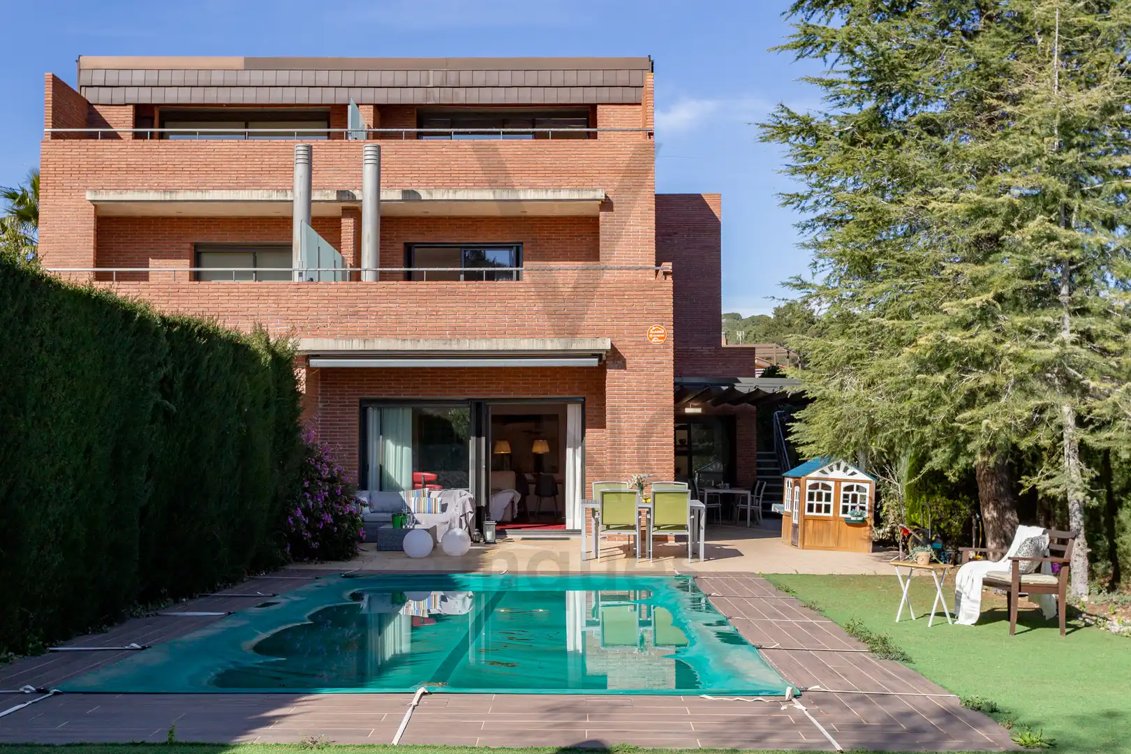 Vista exterior de Casa adosada en venda en Castellvell del Camp amb Aire condicionat, Calefacció i Jardí privat