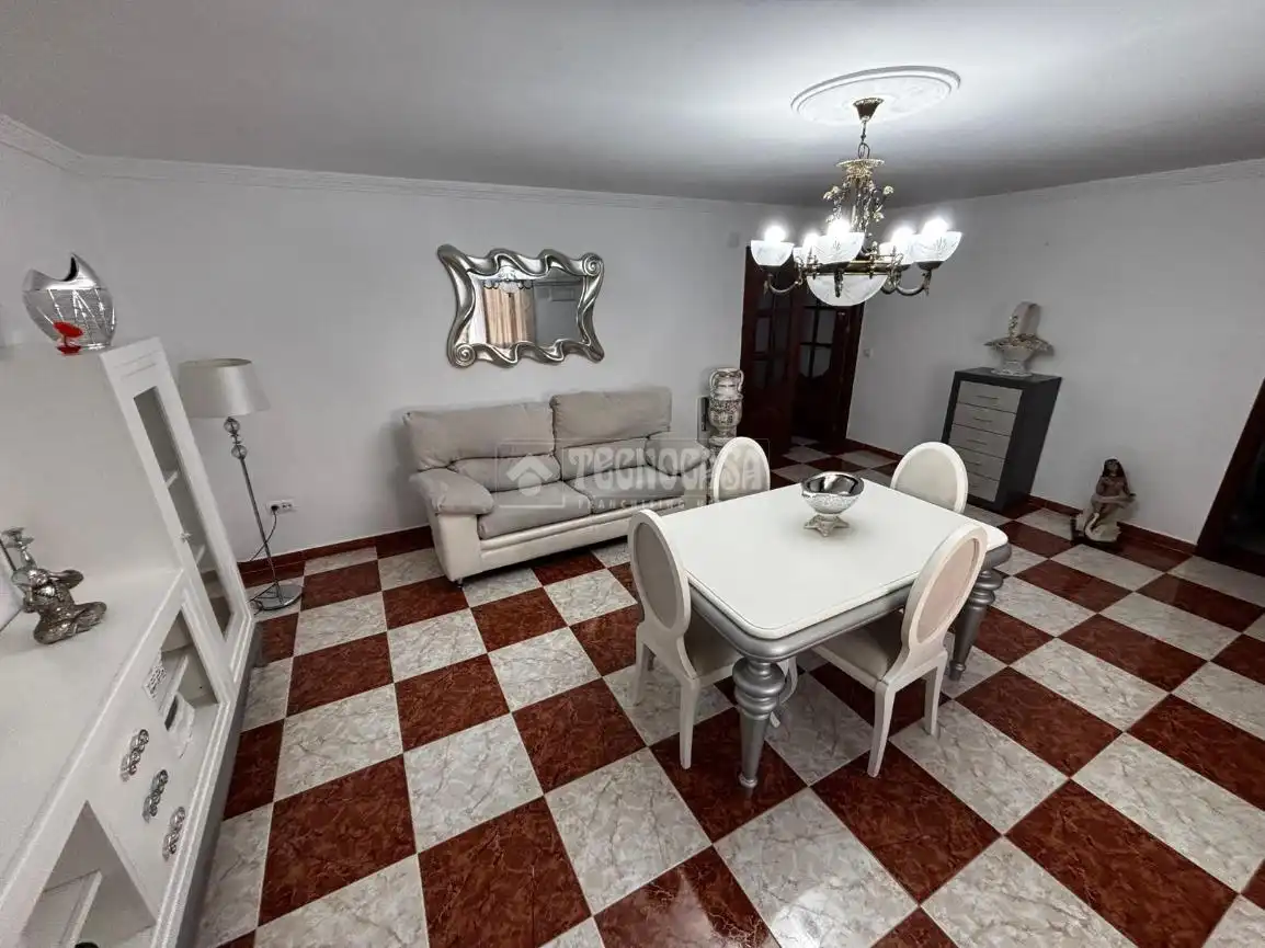 Sala d'estar de Casa o xalet en venda en Badajoz amb Aire condicionat i Terrassa