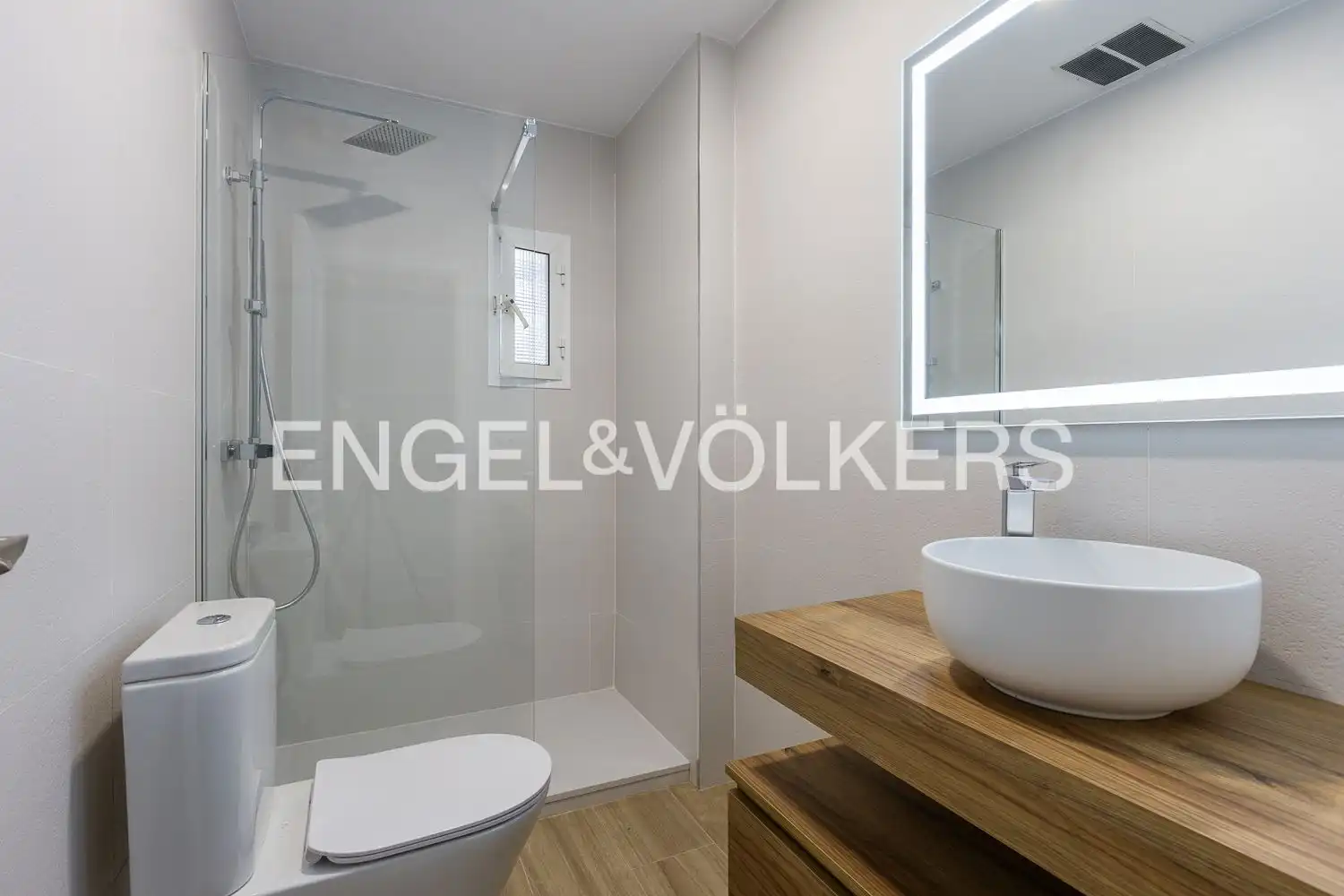 Baño de Piso de alquiler en Valencia con Aire acondicionado, Calefacción y Terraza
