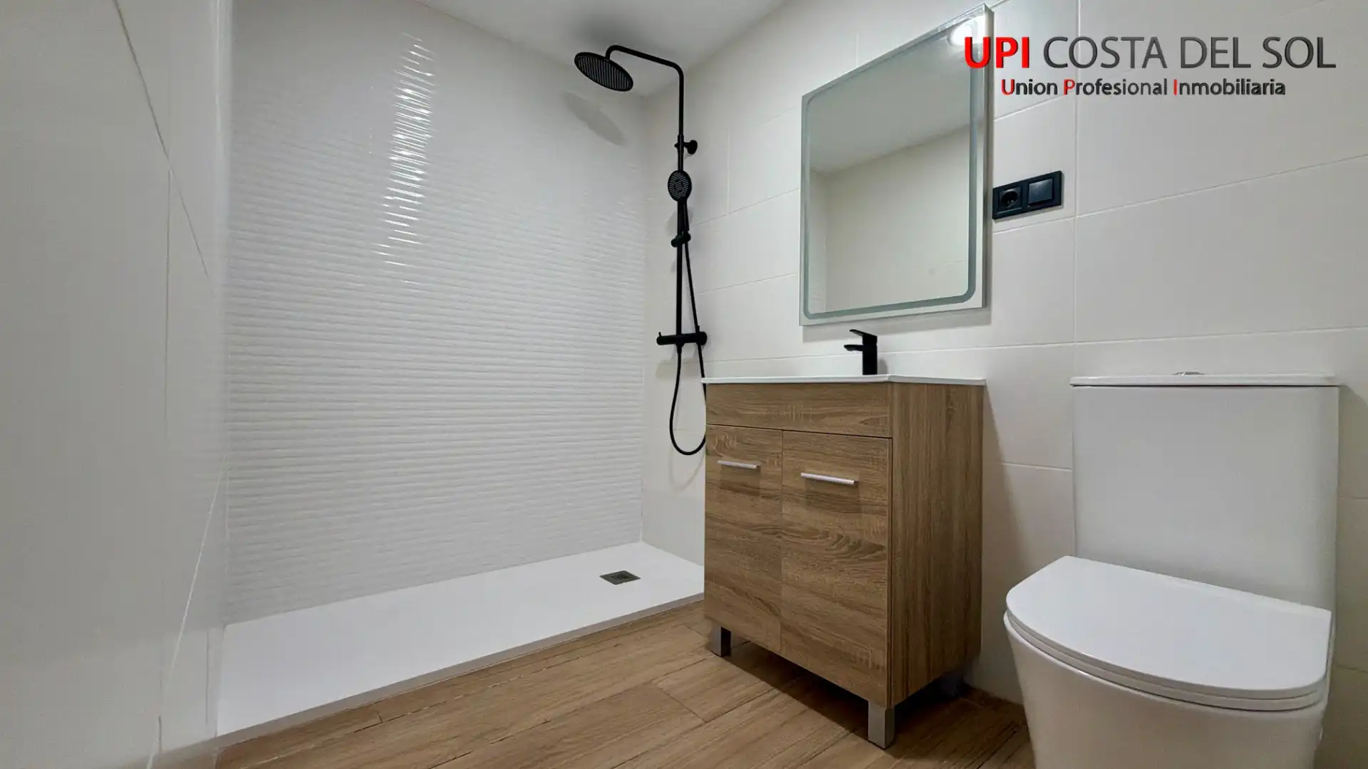 Bathroom of Apartments for sale in Torremolinos  with Air Conditioner, Heating and Oven