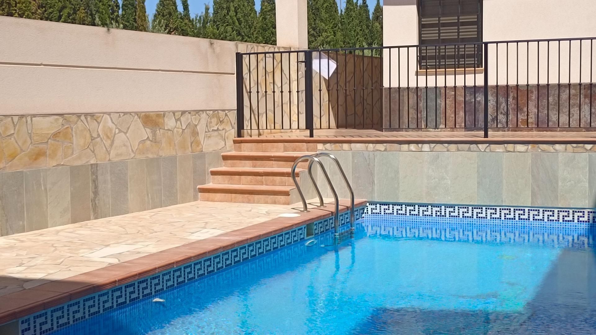 Piscina de Pis en venda en Hondón de las Nieves / El Fondó de les Neus amb Aire condicionat, Terrassa i Balcó