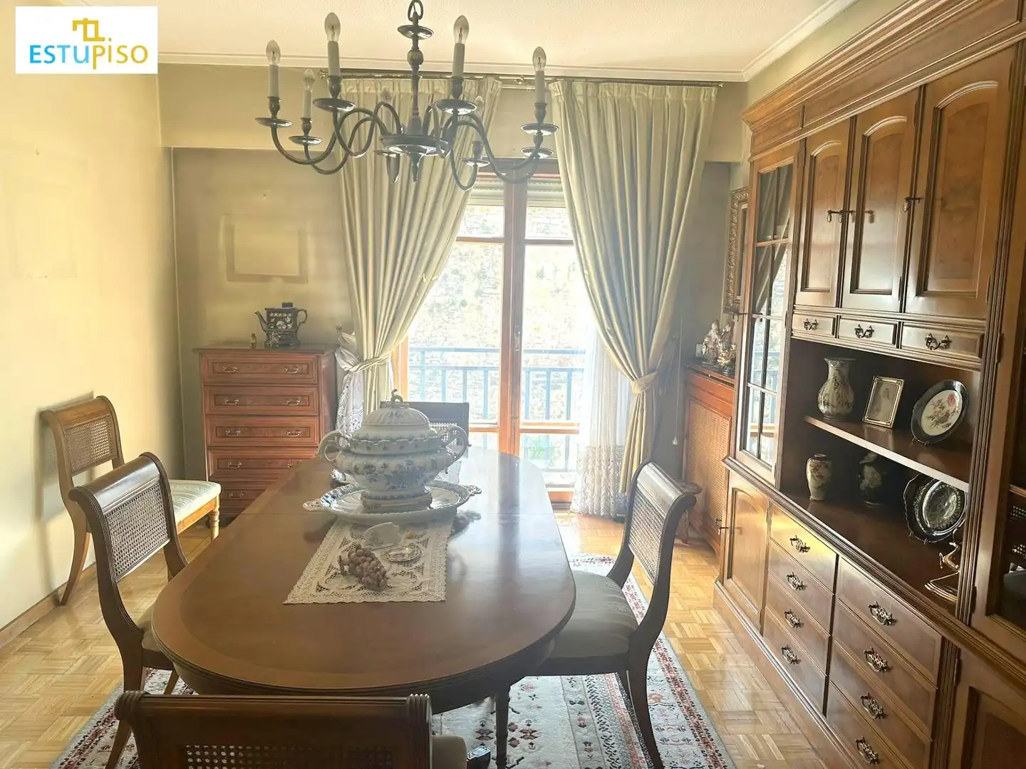 Comedor de Piso en venta en León Capital  con Calefacción, Terraza y Amueblado
