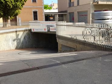 Individual amb ascensor en venda a Rambla de Can Móra 11