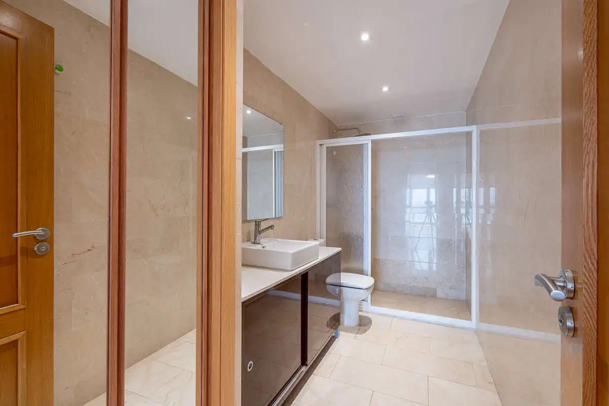 Bathroom of Flat for sale in Arrecife  with Air Conditioner and Terrace