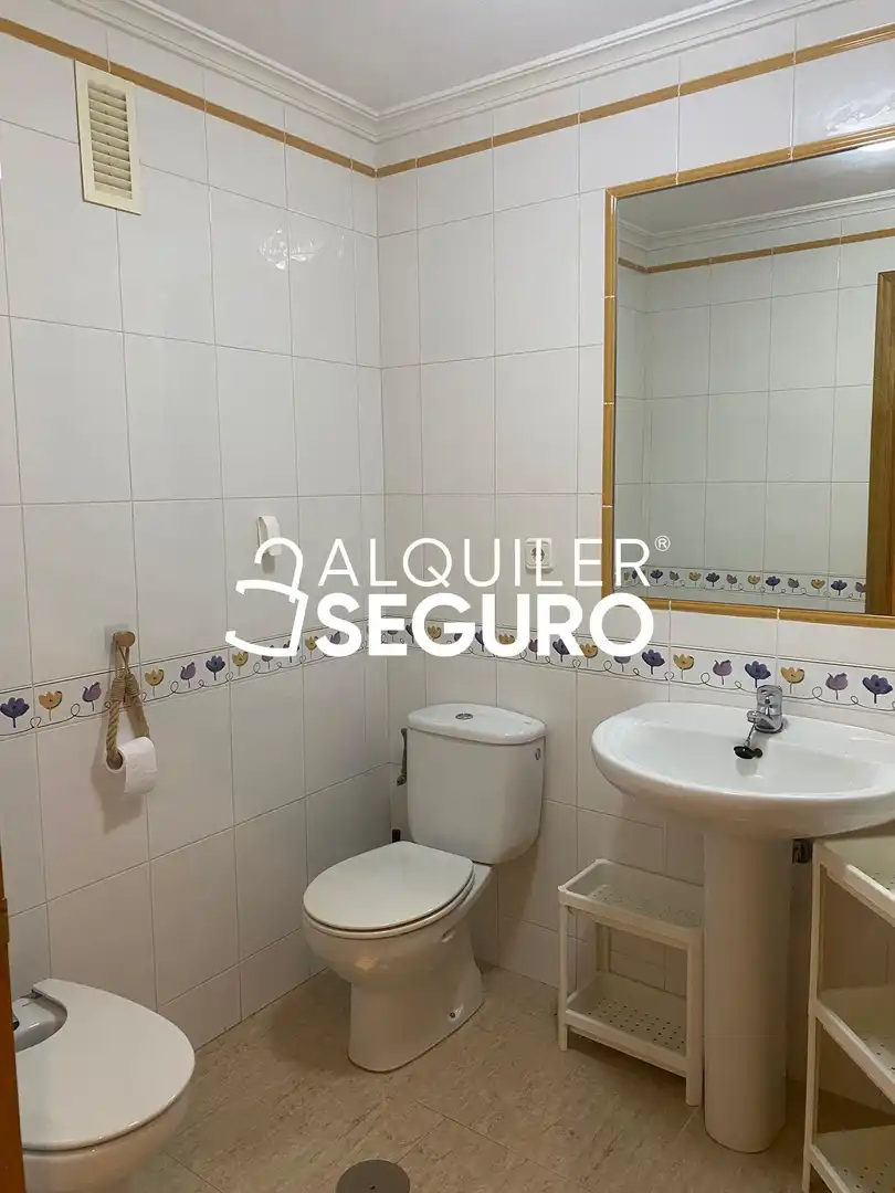 Baño de Piso de alquiler en Murcia con Aire acondicionado y Amueblado
