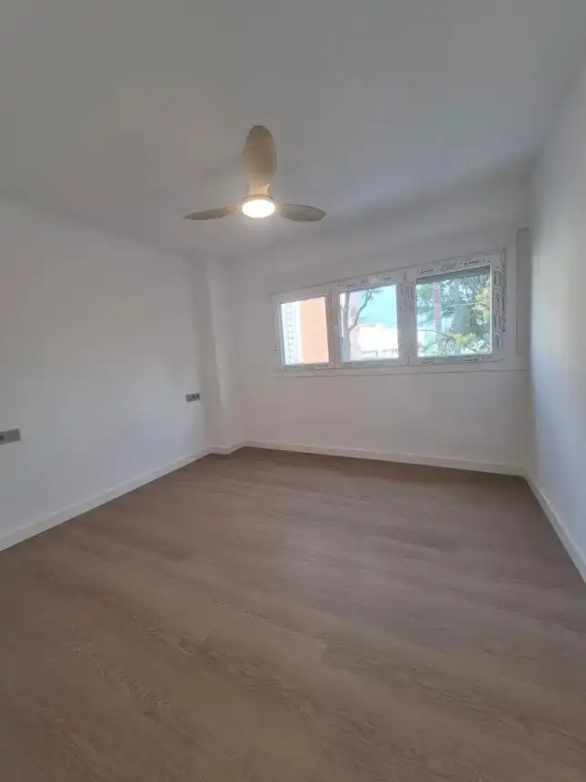 Habitación de Piso de alquiler en Torremolinos con Aire acondicionado, Terraza y Amueblado