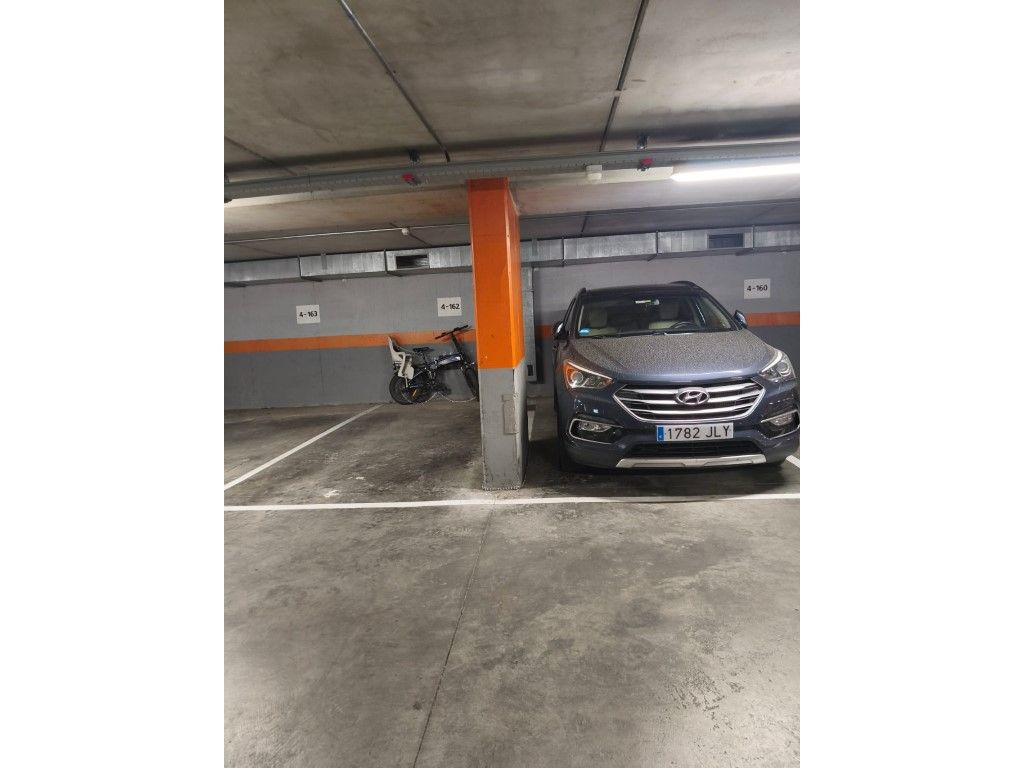 Garage to rent in Avenida Comte De Sallent, Plaça dels Patins