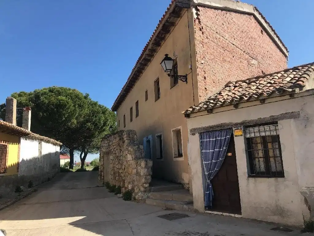 Außenansicht von Gebäude zum Verkauf in Ampudia
