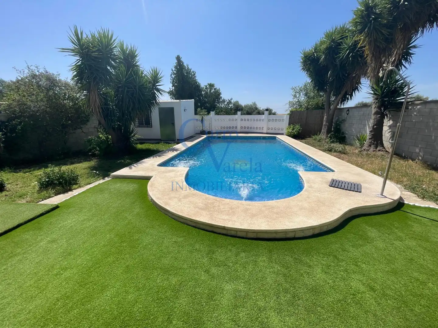 Swimming pool of Country homes for sale in Dos Hermanas  with Air Conditioner, Heating and Private garden