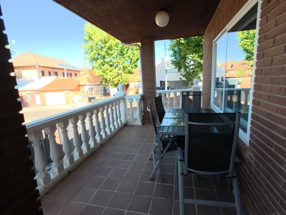 Casa pareada con jardín en venta en Calle el Plantío 1, imagen 9
