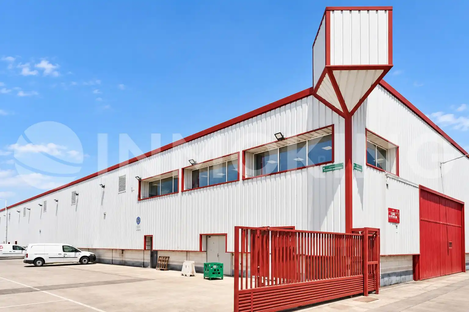 Industrial building to rent in Torres Quevedo 18
