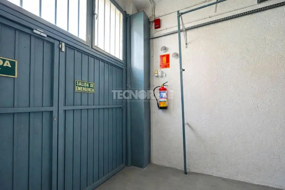 Local en venda en Madrid amb Calefacció, Parquet i Alarma
